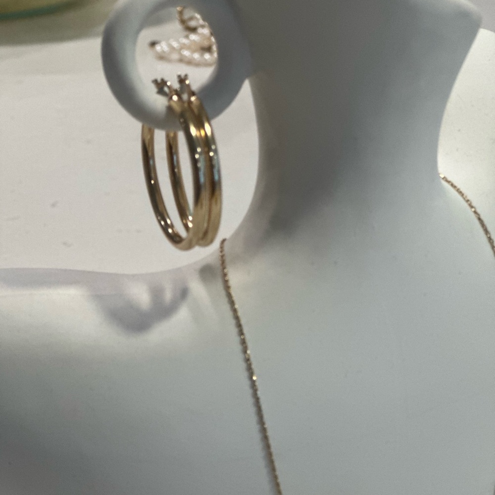 14k yellow gold pair of classic hoop earrings, real gold !